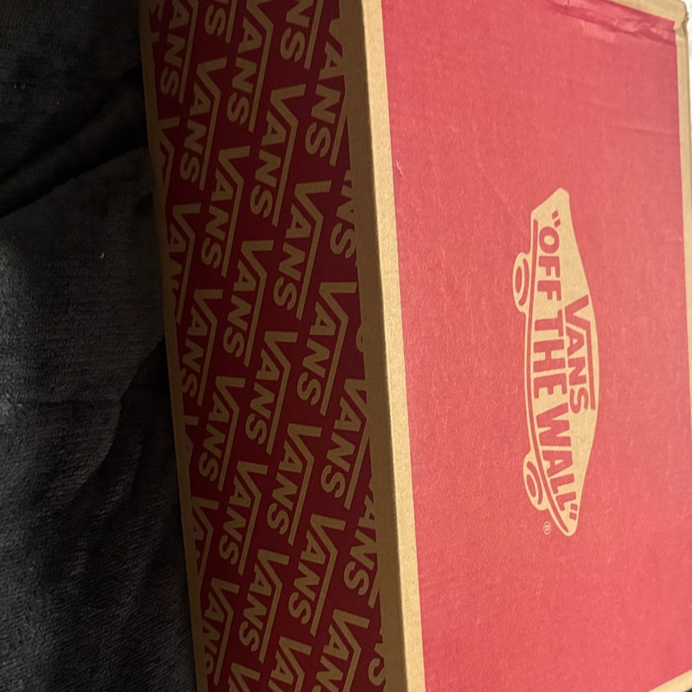Vans - Picture 4 of 5